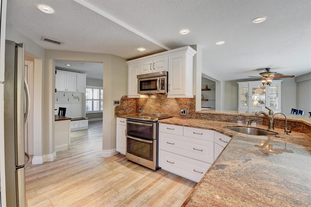 BOCA SQUARE - Residential