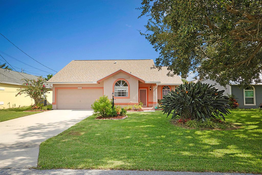 Photo of 6118 Lauderdale Street, Jupiter, FL 33458 (MLS # R11110001)