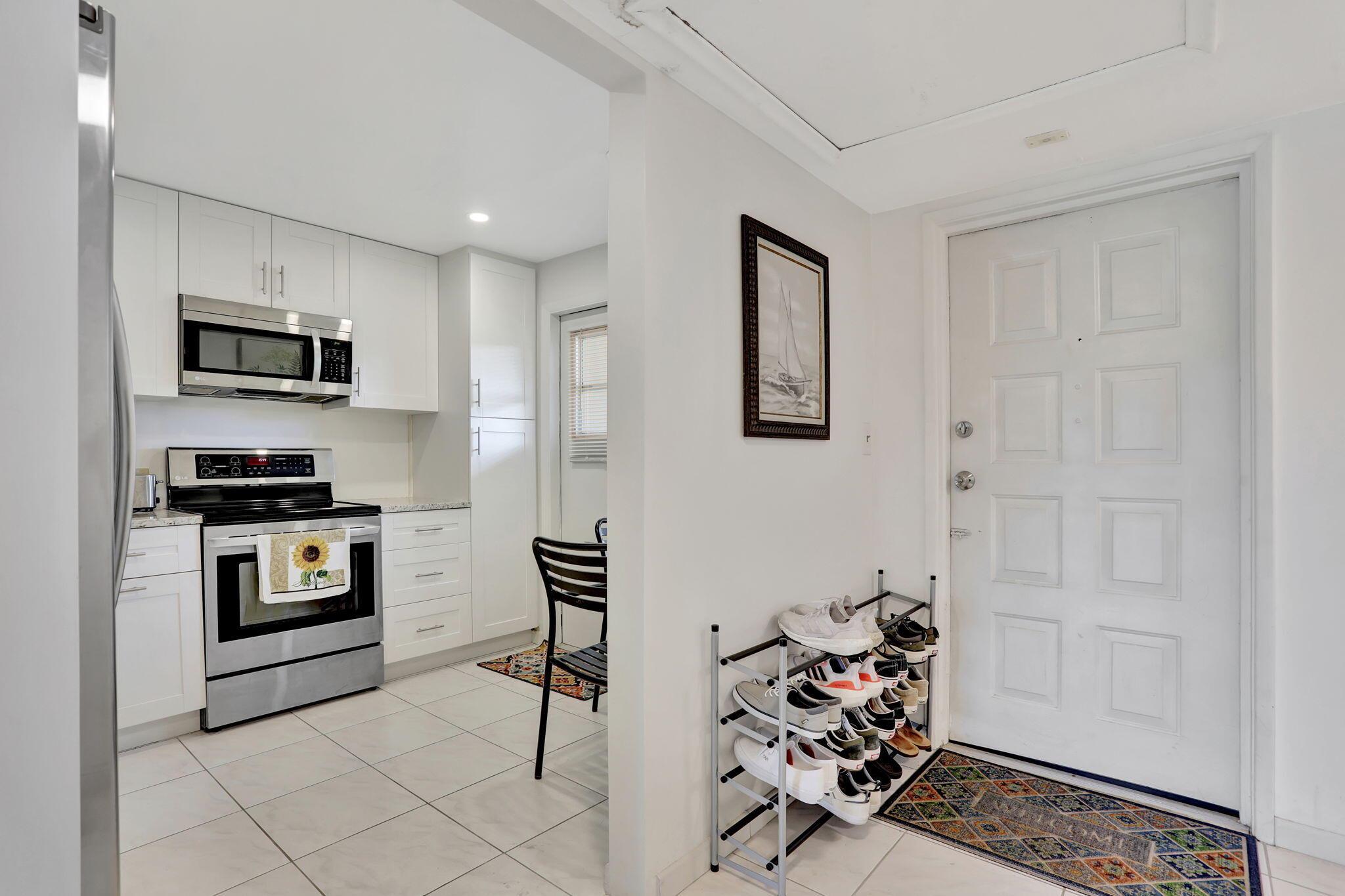 NO 6 PALM-AIRE COUNTRY CL - Residential Lease