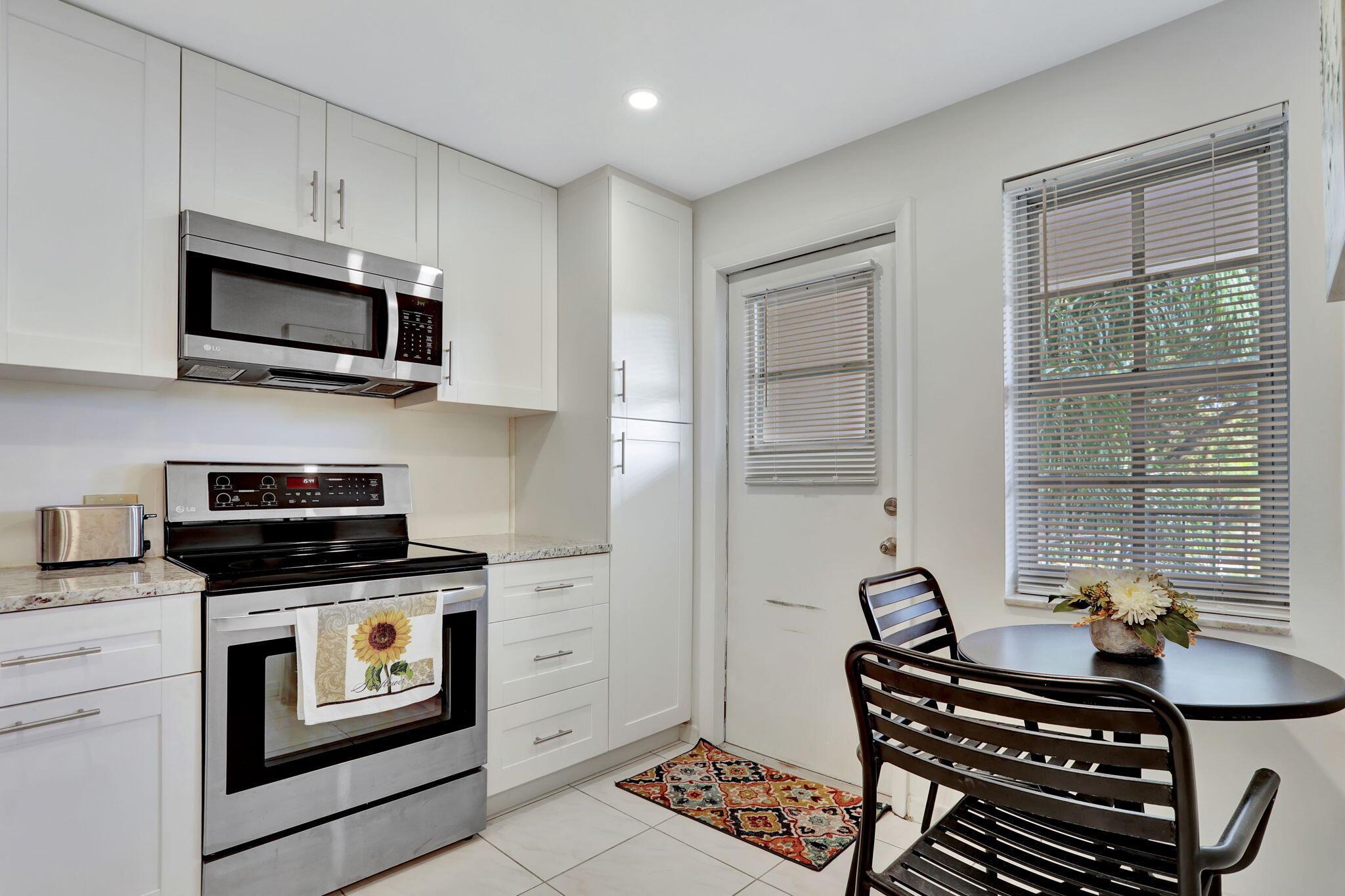 NO 6 PALM-AIRE COUNTRY CL - Residential Lease
