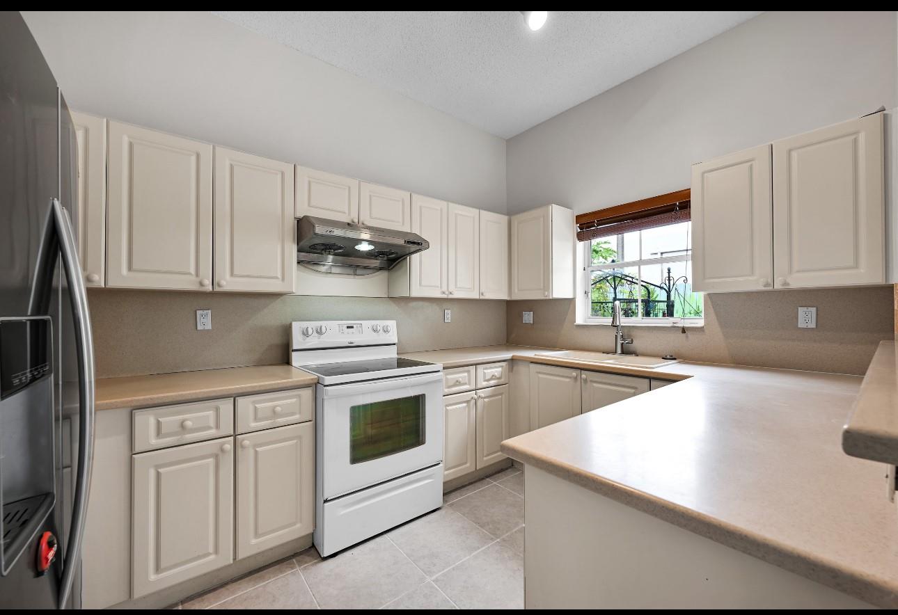 West Park-East Prcl 142-1 - Residential Lease