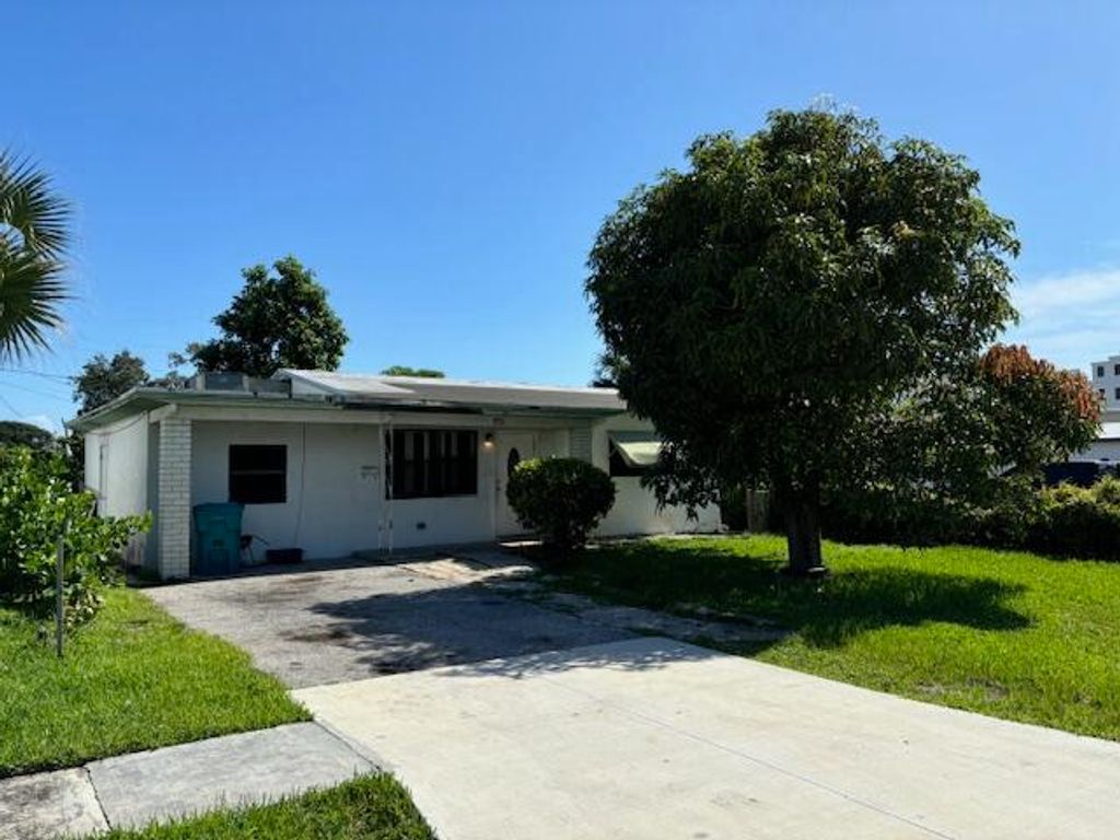 Photo of 133 SE 13th Avenue, Boynton Beach, FL 33435 (MLS # R11004668)