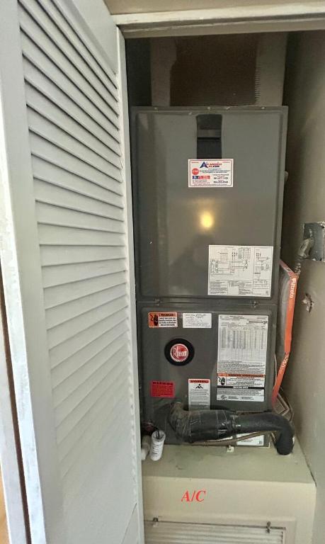 WOODLAKE VILLAGE TOWNHOMES CONDO - Residential