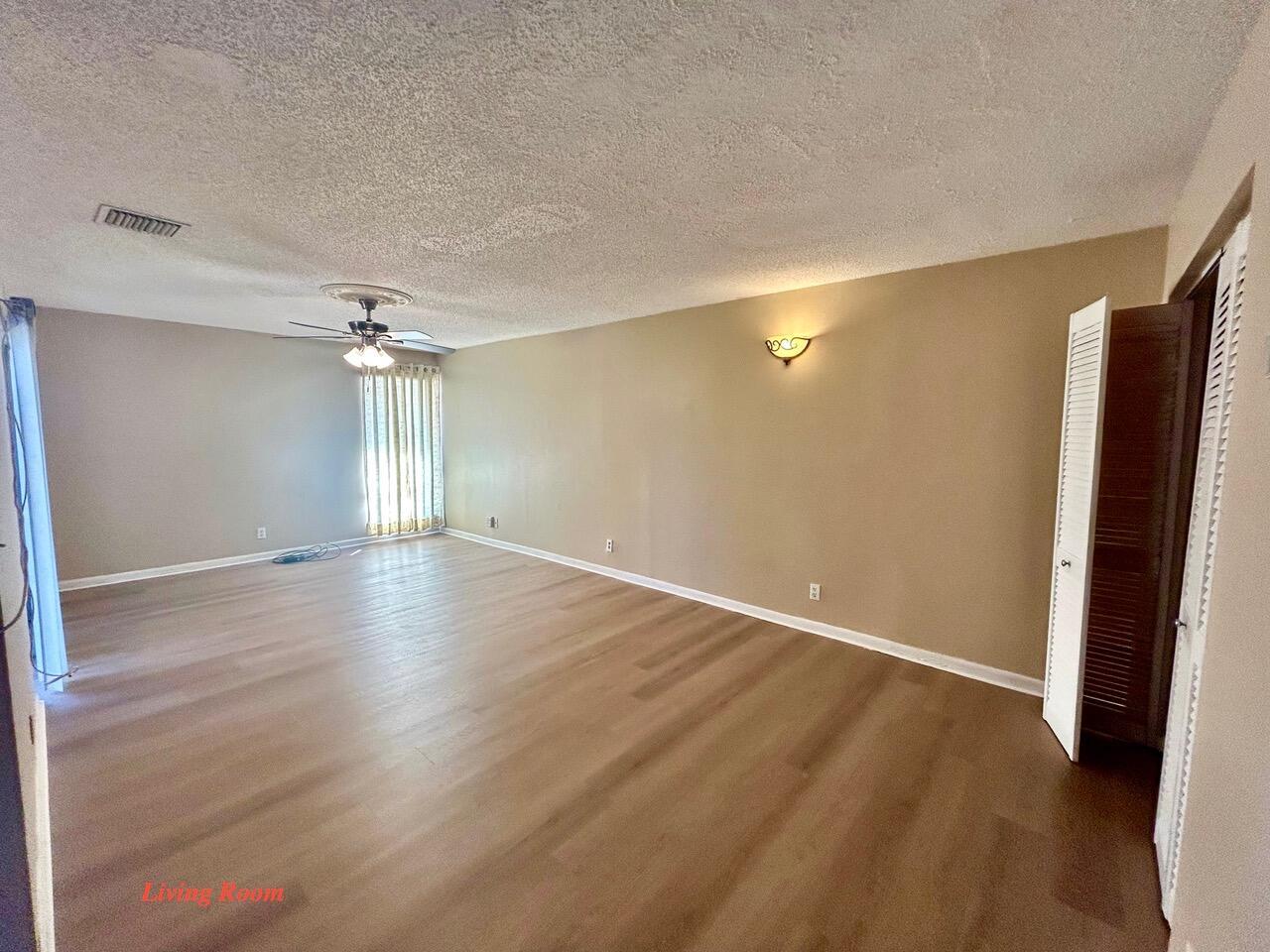 WOODLAKE VILLAGE TOWNHOME - Residential