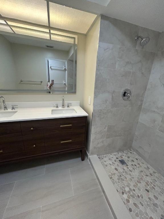 WOODLAKE VILLAGE TOWNHOMES CONDO - Residential