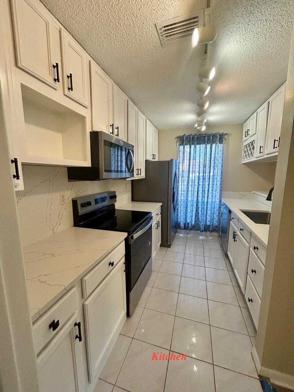 WOODLAKE VILLAGE TOWNHOME - Residential