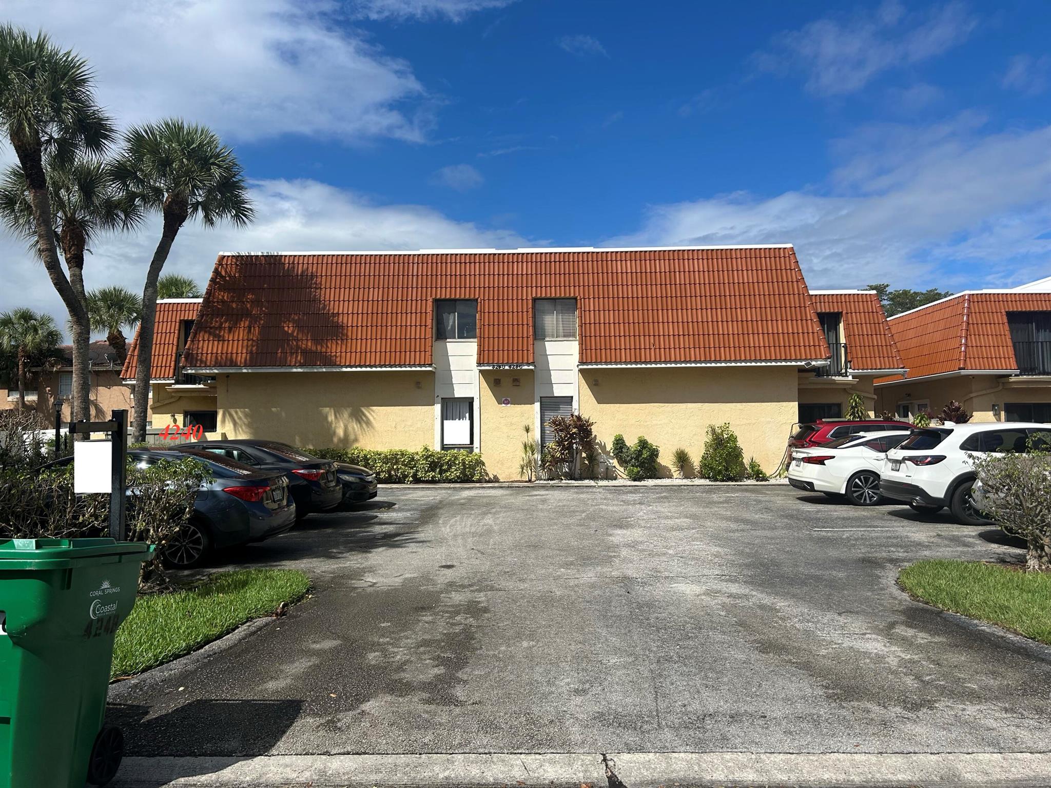 WOODLAKE VILLAGE TOWNHOME - Residential