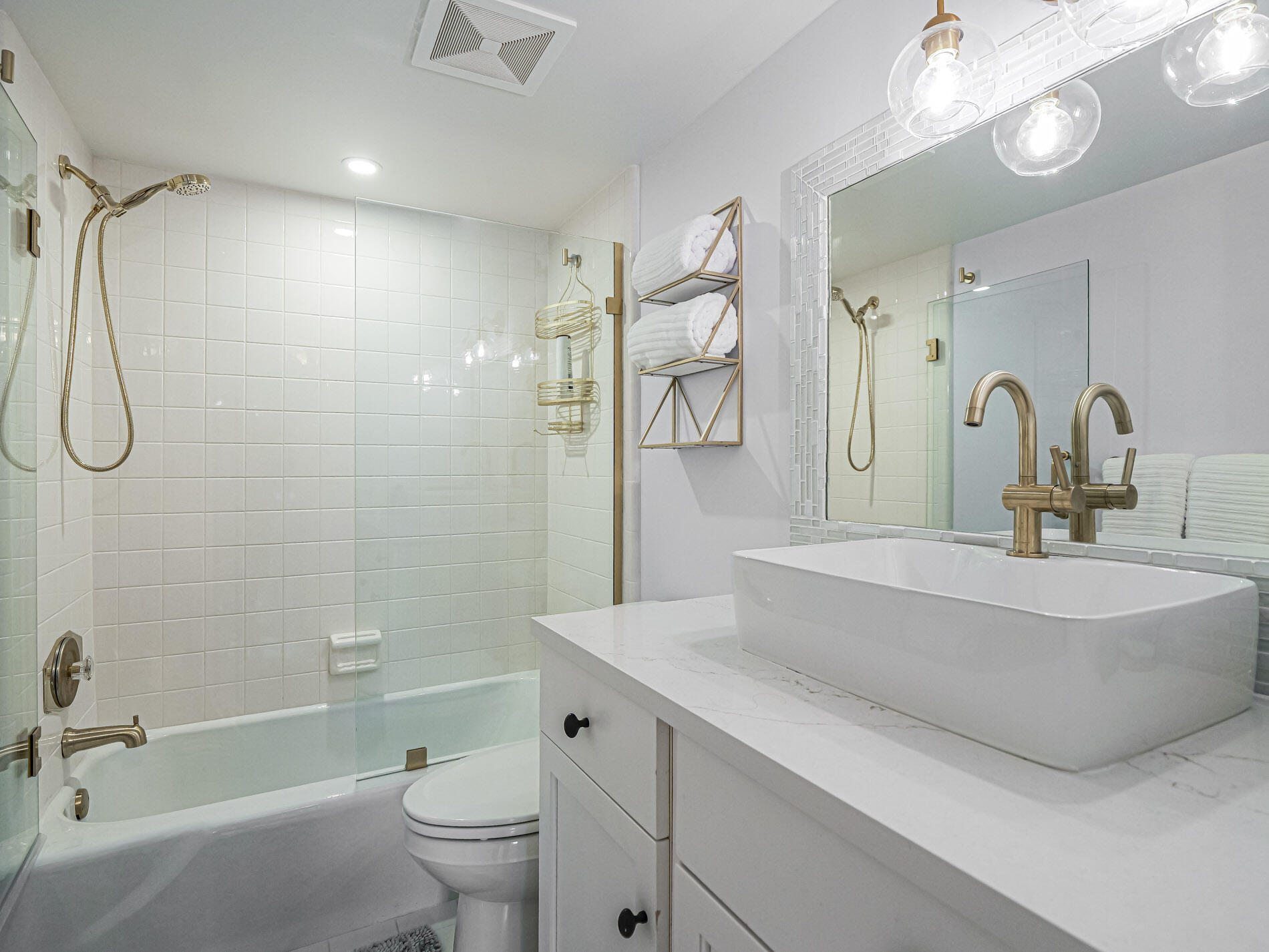 VERO TOWERS - Residential Lease