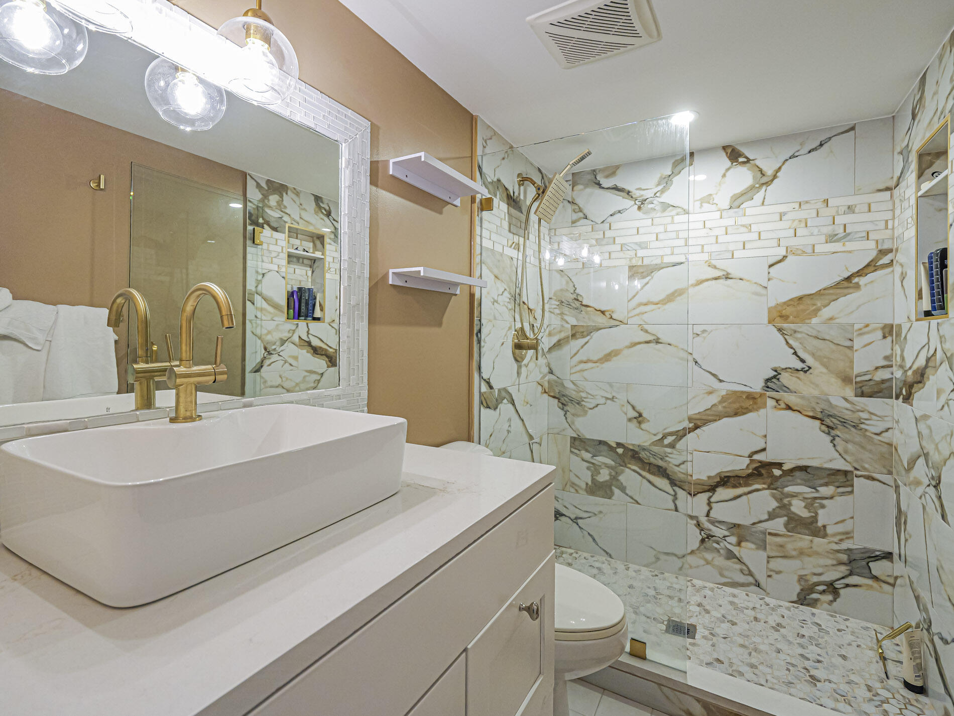 VERO TOWERS - Residential Lease