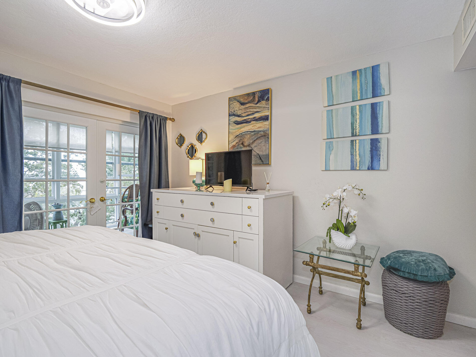 VERO TOWERS - Residential Lease