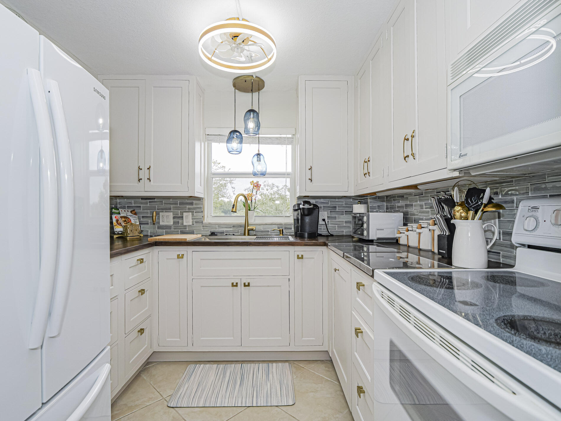 VERO TOWERS - Residential Lease