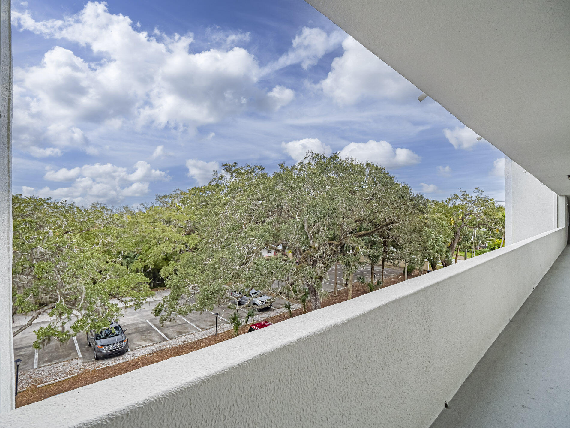 VERO TOWERS - Residential Lease