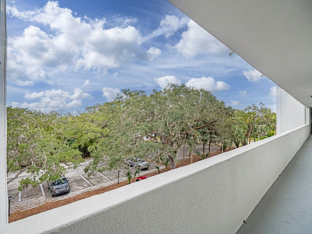 Photo of 275 Date Palm Road #401, Vero Beach, FL 32963 (MLS # B26004303)