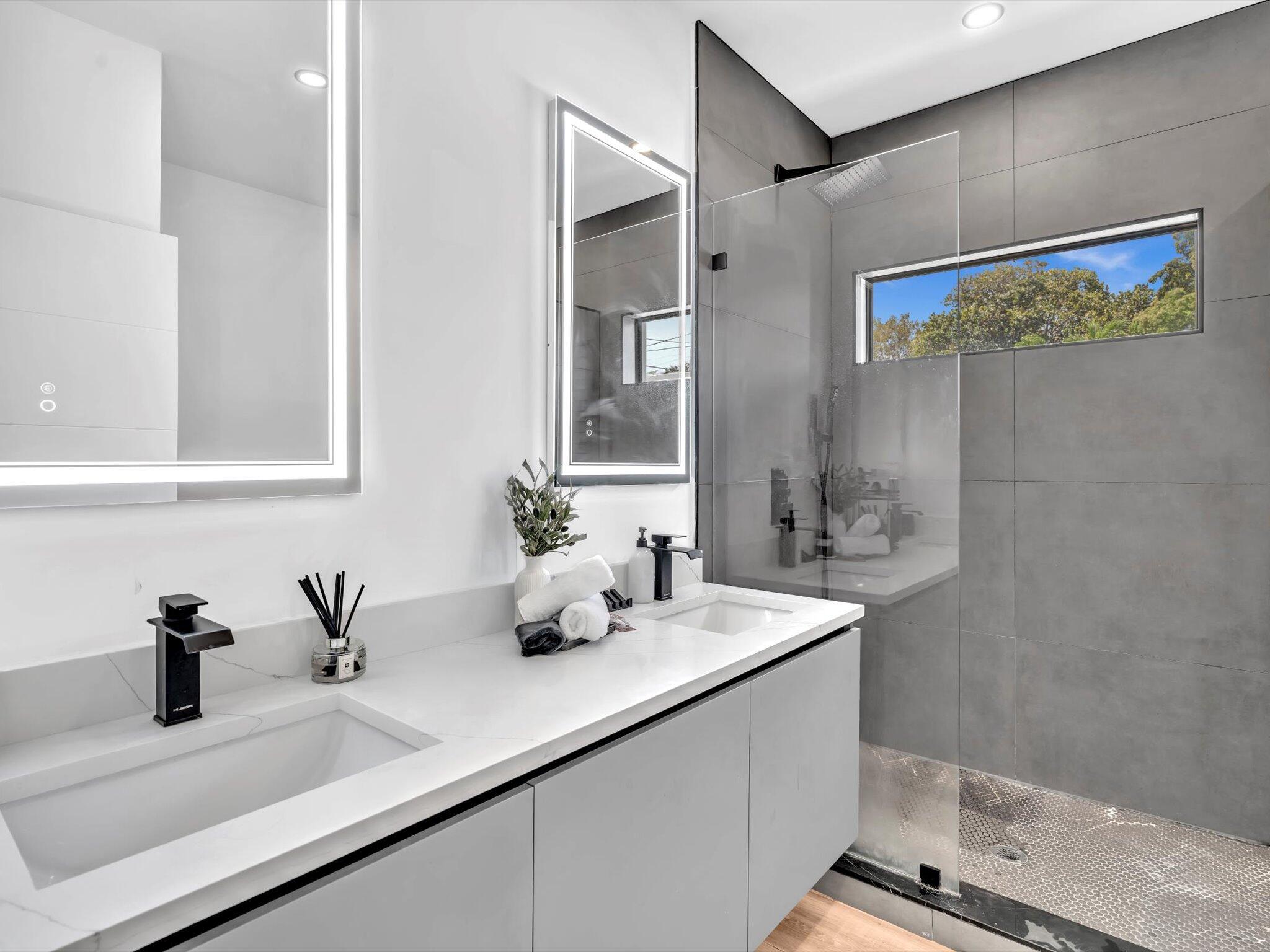 LAUDERDALE PARK 6-33 1/2 - Residential