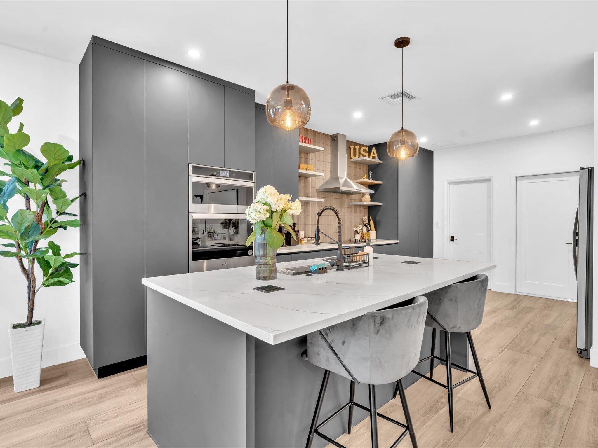 LAUDERDALE PARK 6-33 1/2 - Residential