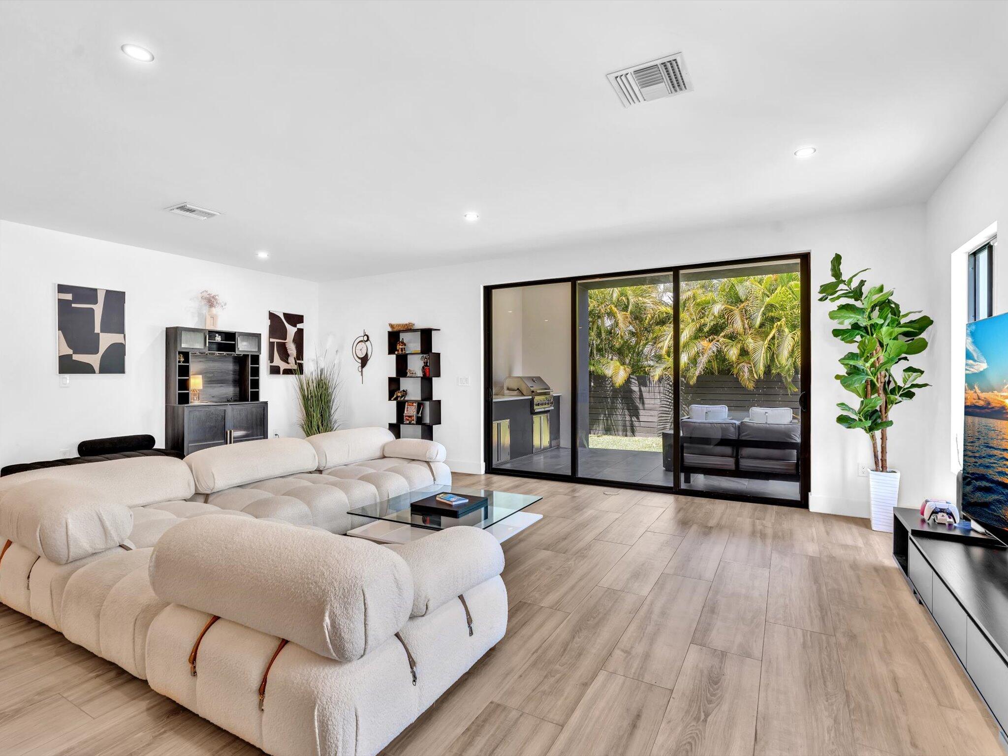 LAUDERDALE PARK 6-33 1/2 - Residential