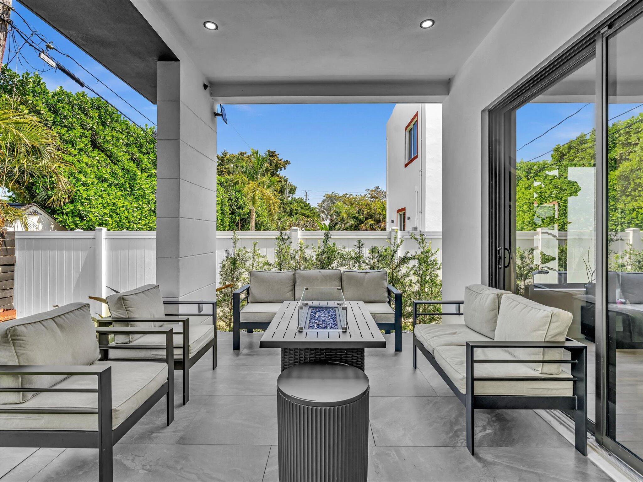 LAUDERDALE PARK 6-33 1/2 - Residential