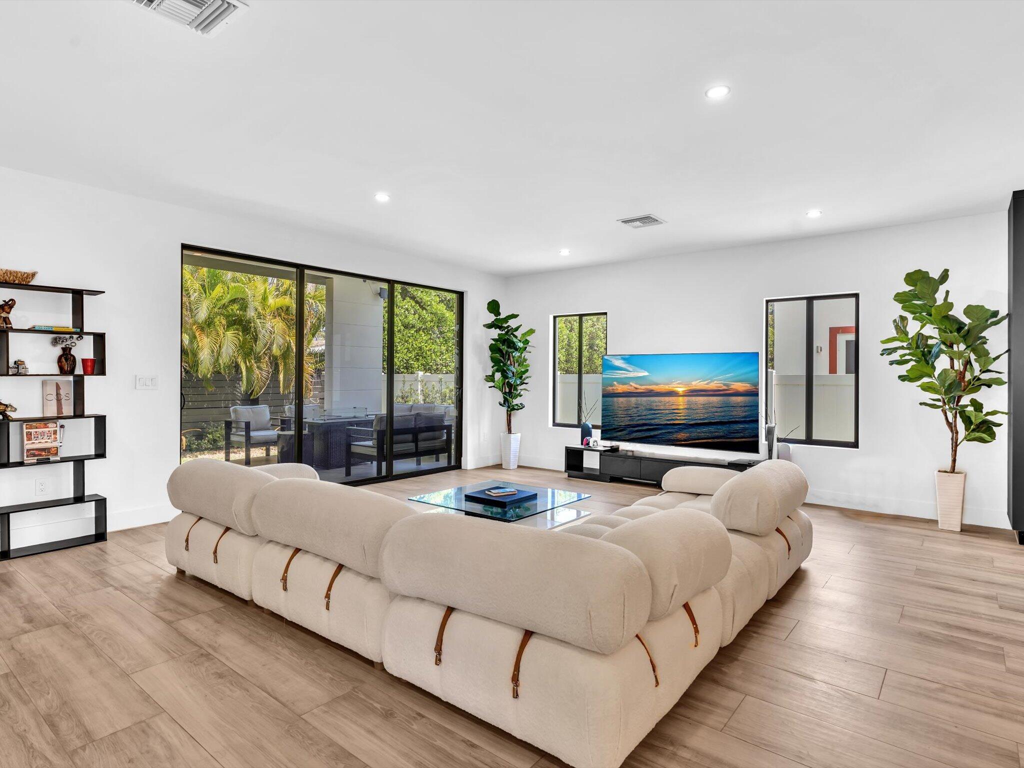 LAUDERDALE PARK 6-33 1/2 - Residential