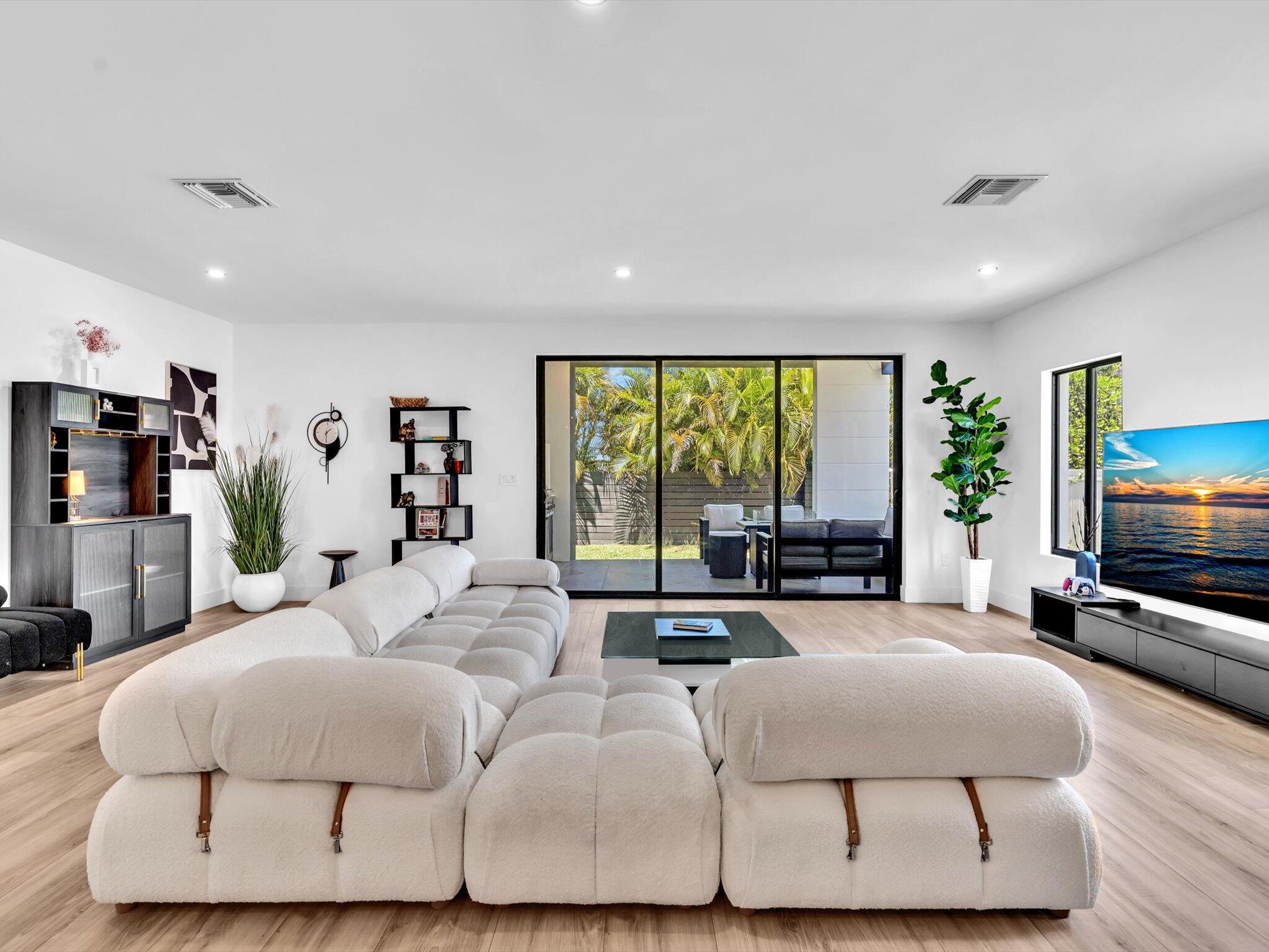 LAUDERDALE PARK 6-33 1/2 - Residential