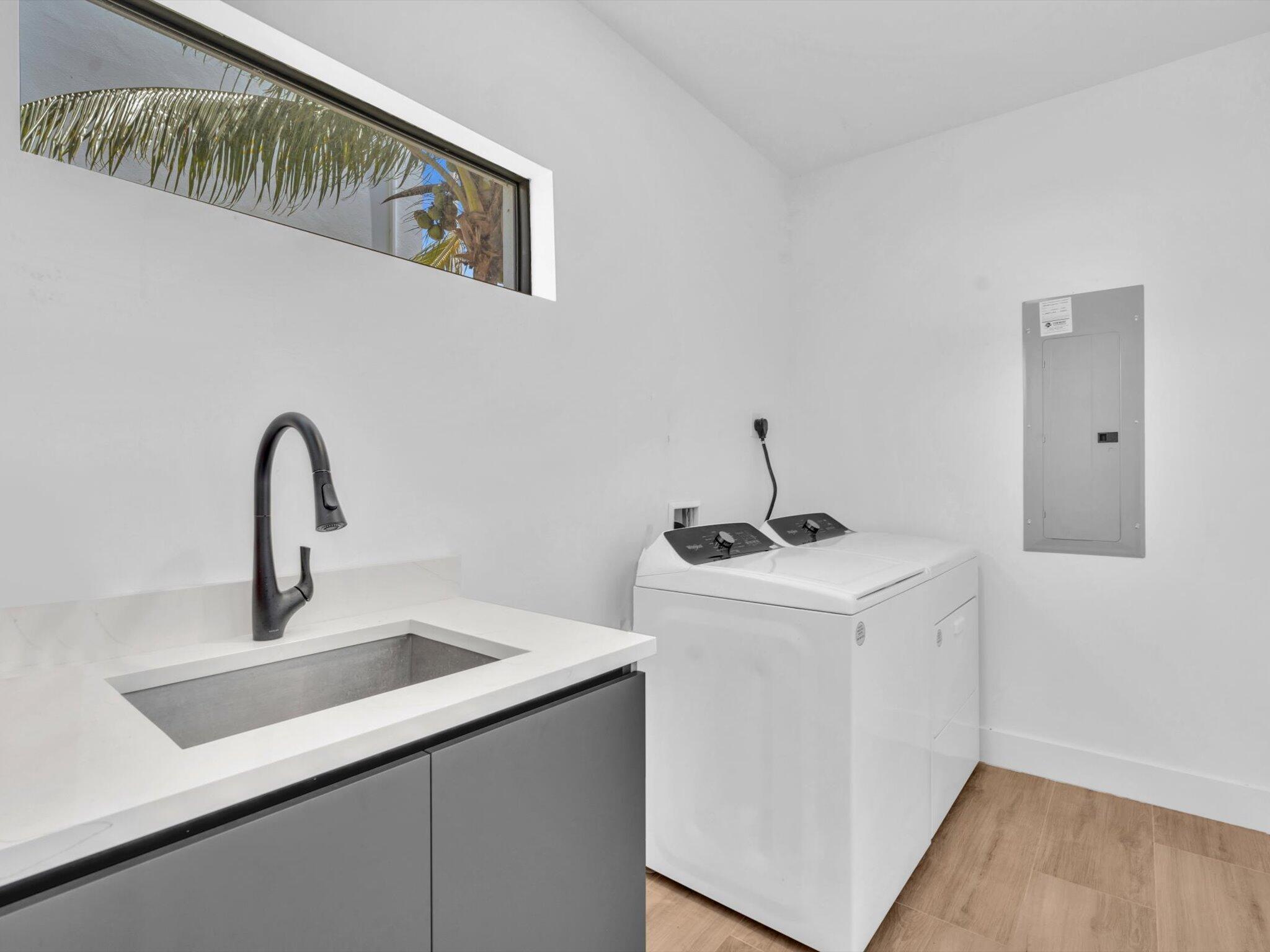 LAUDERDALE PARK 6-33 1/2 - Residential