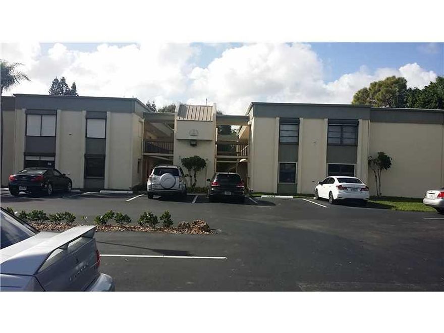 Well located east side complex in Deerfield Beach. Washer and dryer in the unit with hurricane shutters. Covienent to shopping, dining, public transportation, schools, major highways and short drive to Deerfield Beach. All ages welcome which makes for a g reat year round resident or seasonal get away. Must see.