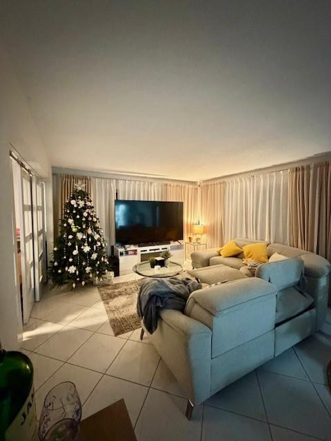 HILLSBOFRO WINDSOR - Residential Lease