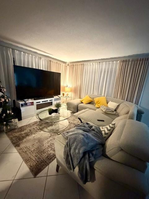 HILLSBOFRO WINDSOR - Residential Lease