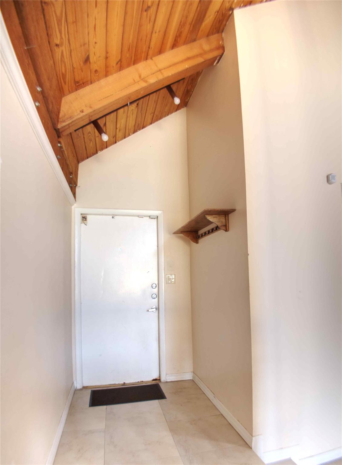 489 N University Dr 1-6