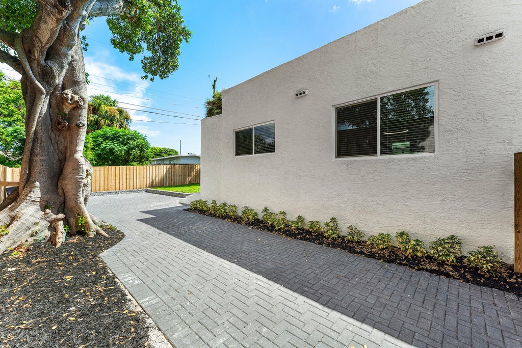 Photo of 1150 W 25th Street, Riviera Beach, FL 33404 (MLS # B26069720)