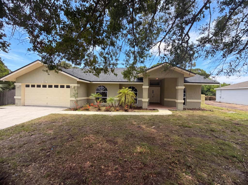 Photo of 711 SE Celtic Avenue, Port Saint Lucie, FL 34983 (MLS # B26049807)
