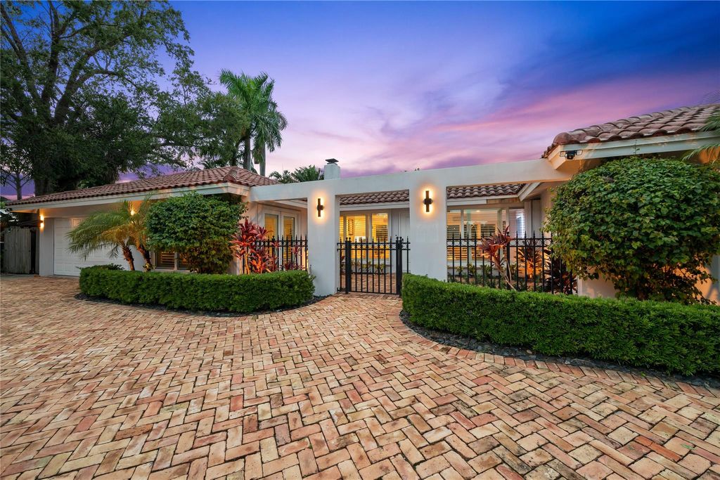 Photo of 757 SW 7th Street, Boca Raton, FL 33486 (MLS # F10529844)