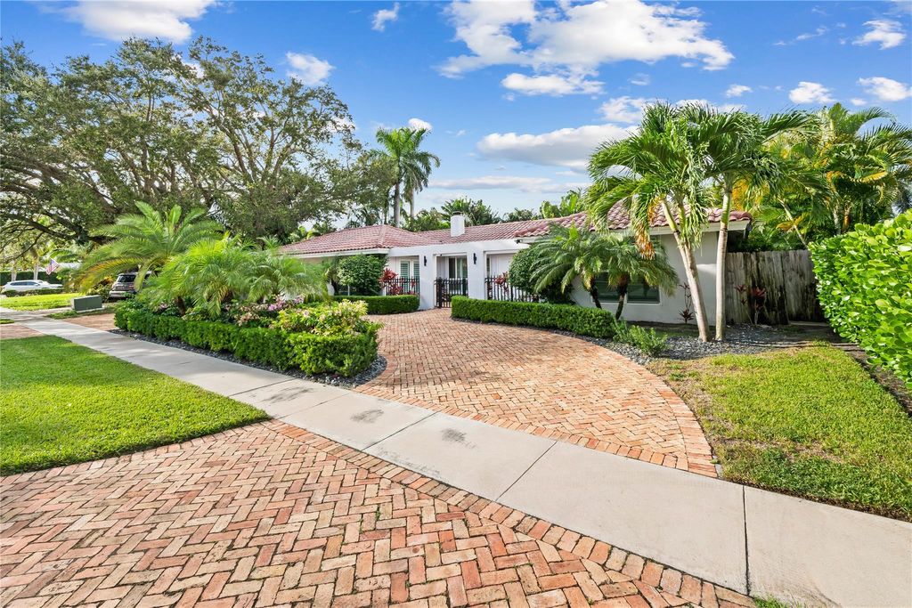 Photo of 757 SW 7th Street, Boca Raton, FL 33486 (MLS # F10529844)
