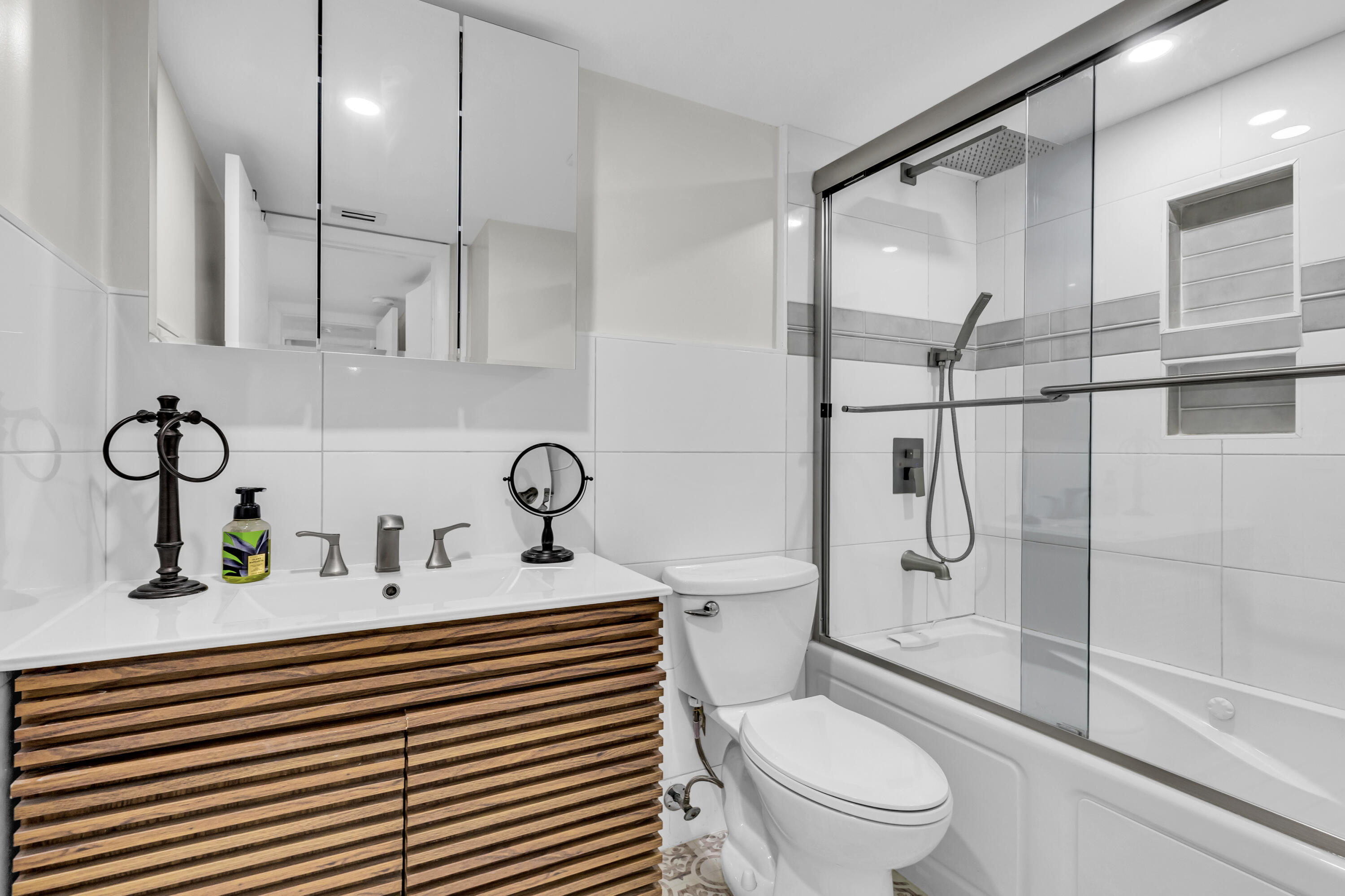 YACHT HARBOUR VILLAS CONDO - Residential Lease