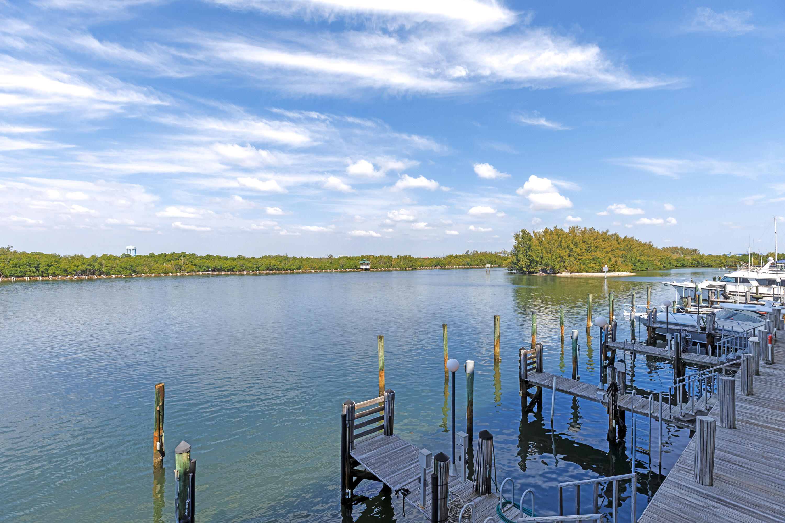 YACHT HARBOUR VILLAS CONDO - Residential Lease