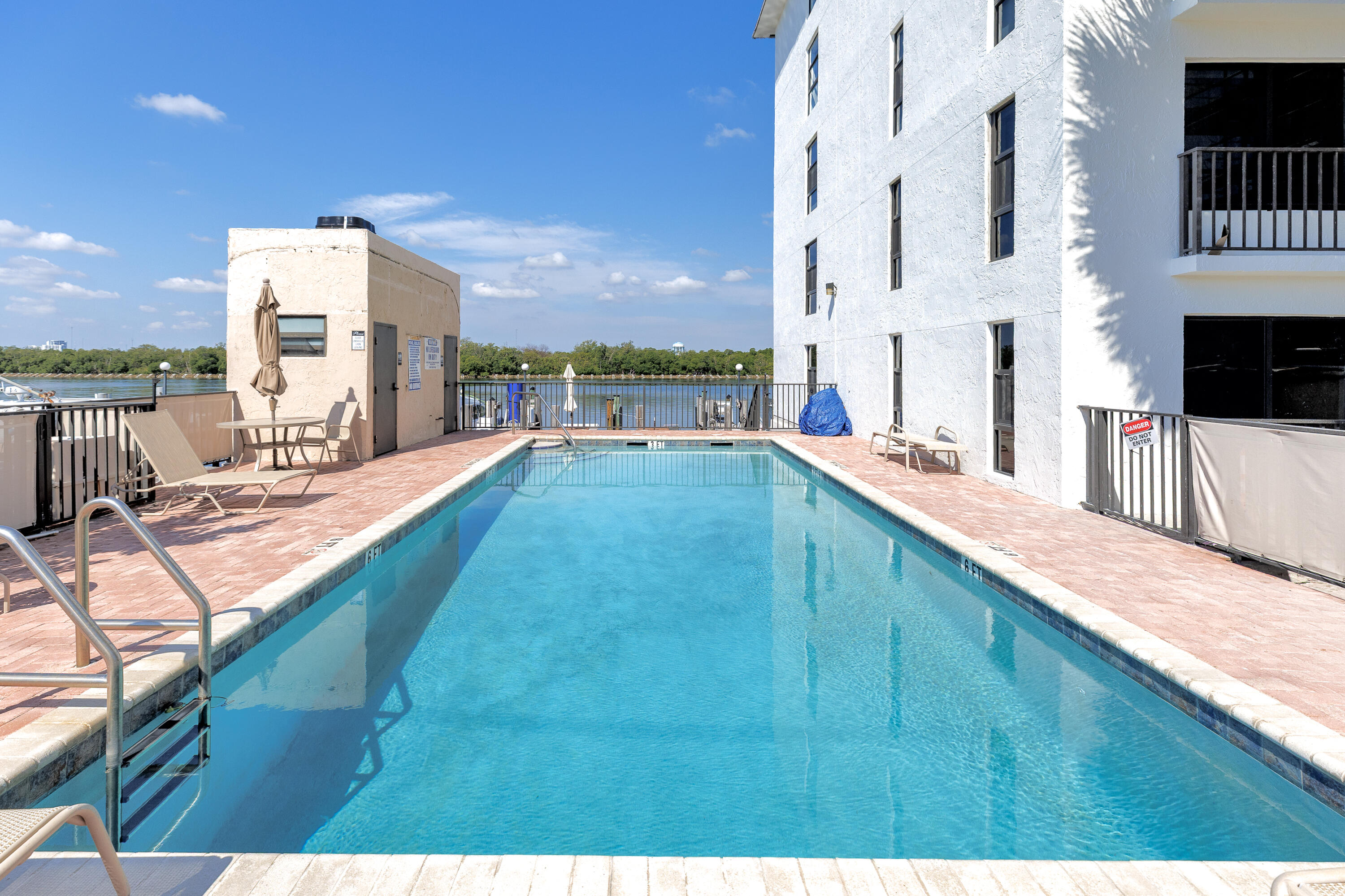 YACHT HARBOUR VILLAS CONDO - Residential Lease