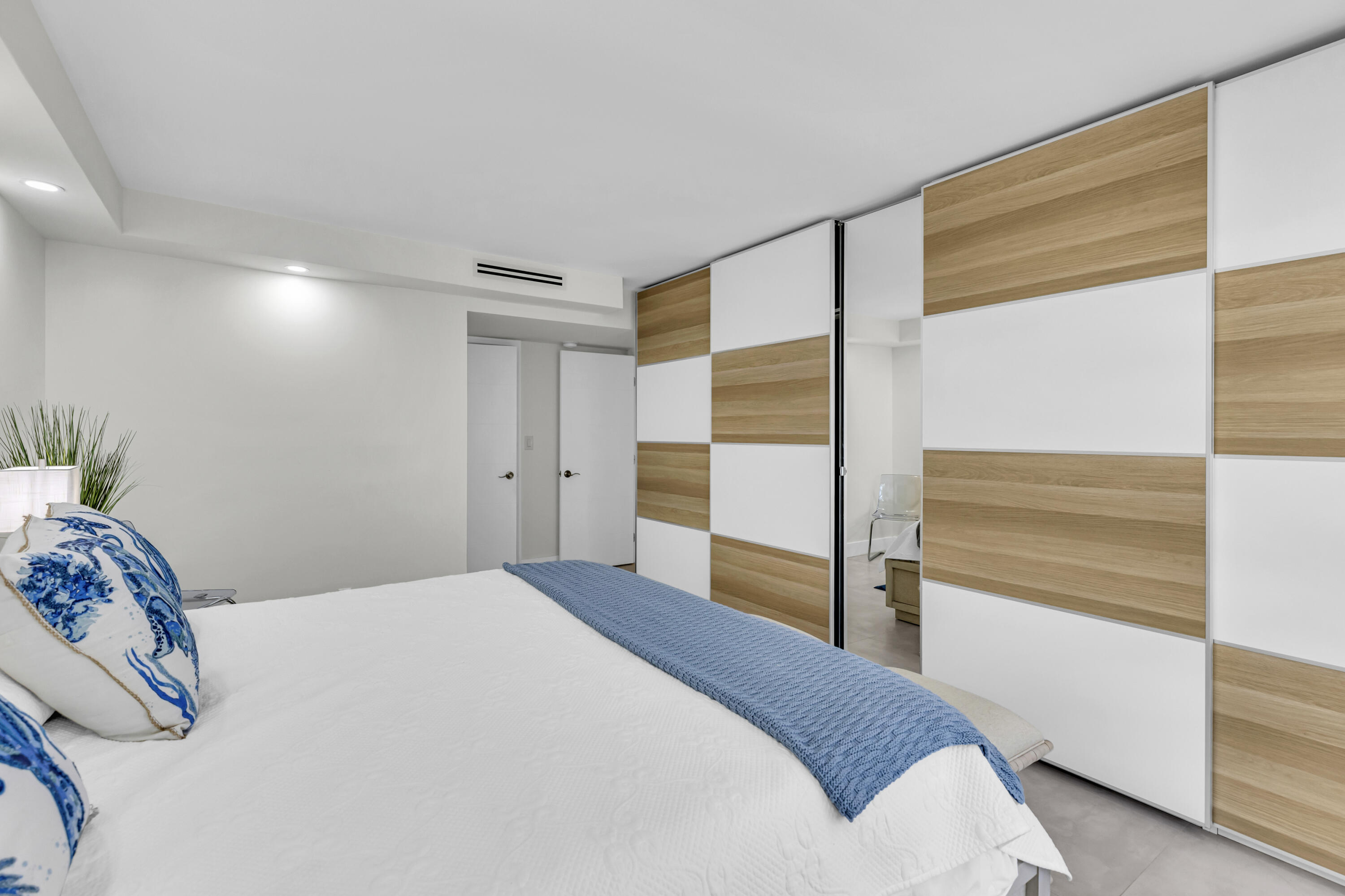 YACHT HARBOUR VILLAS CONDO - Residential Lease