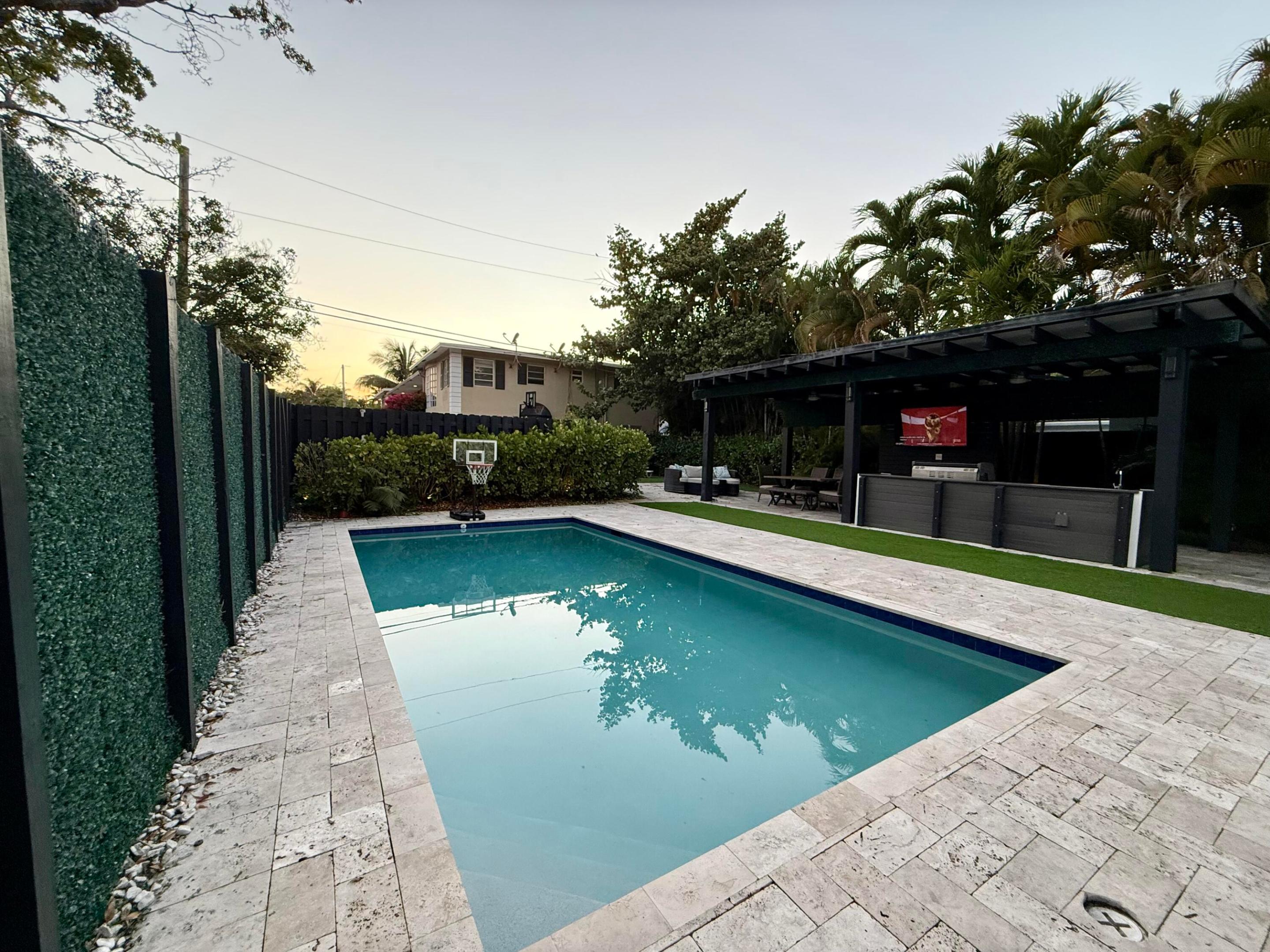 VICTORIA HIGHLANDS - Residential Income