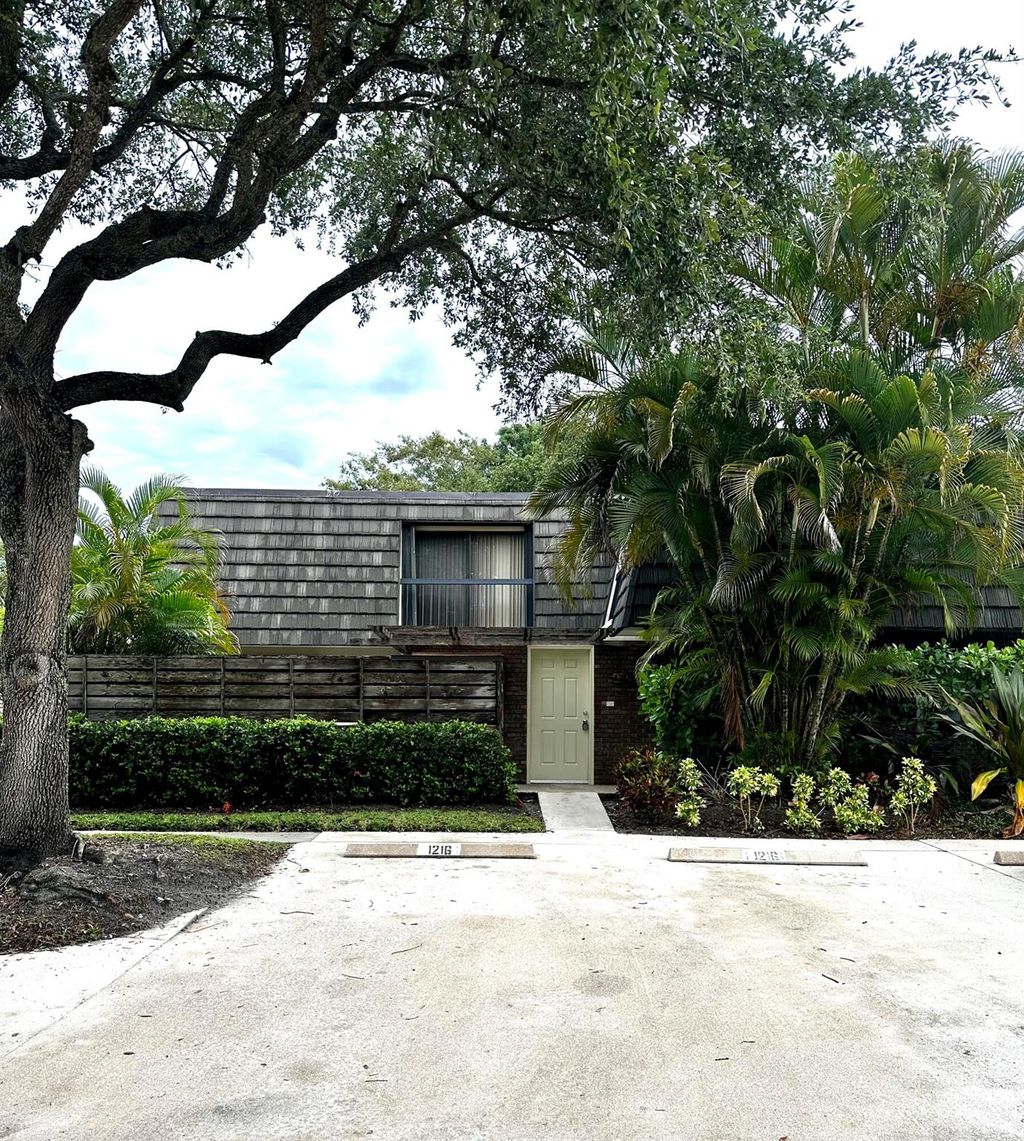 Photo of 1216 12th Terrace, Palm Beach Gardens, FL 33418 (MLS # R10894002)