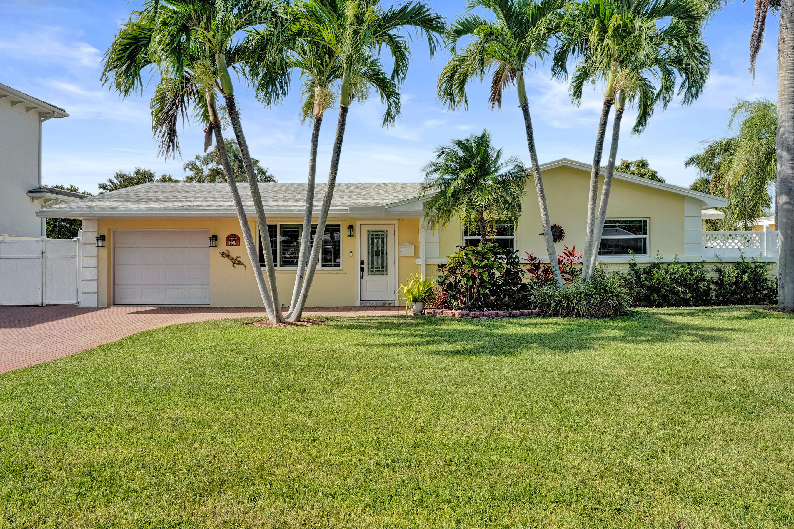 733 JACANA Way