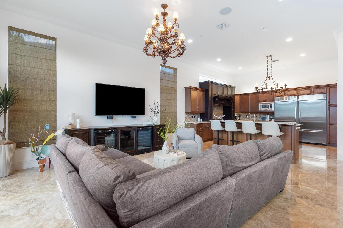 TROPIC ISLE - Residential