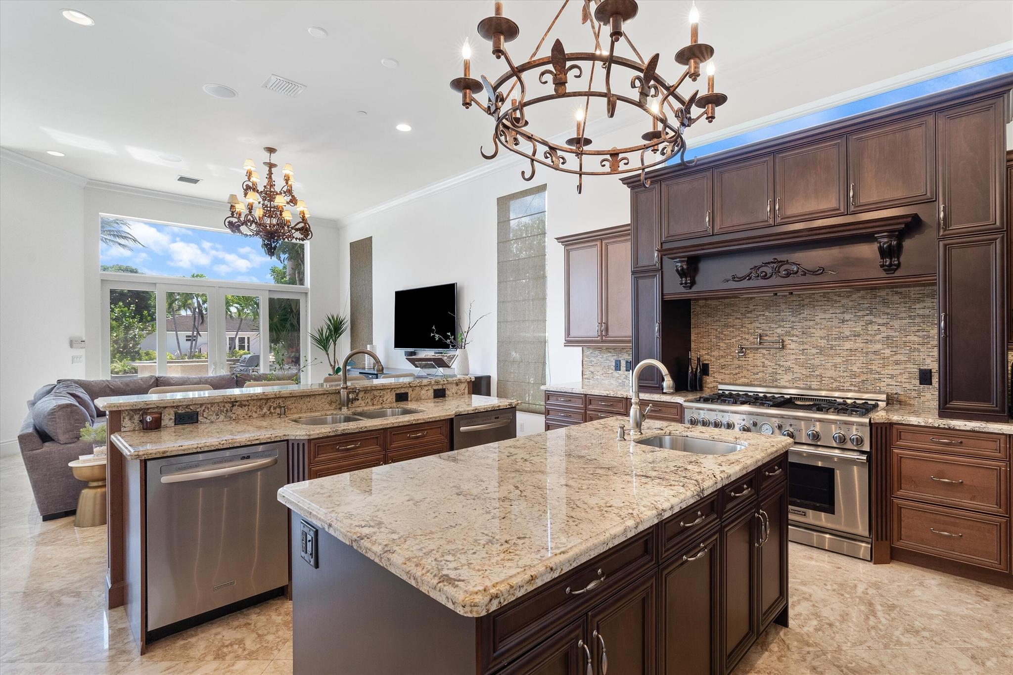 TROPIC ISLE - Residential