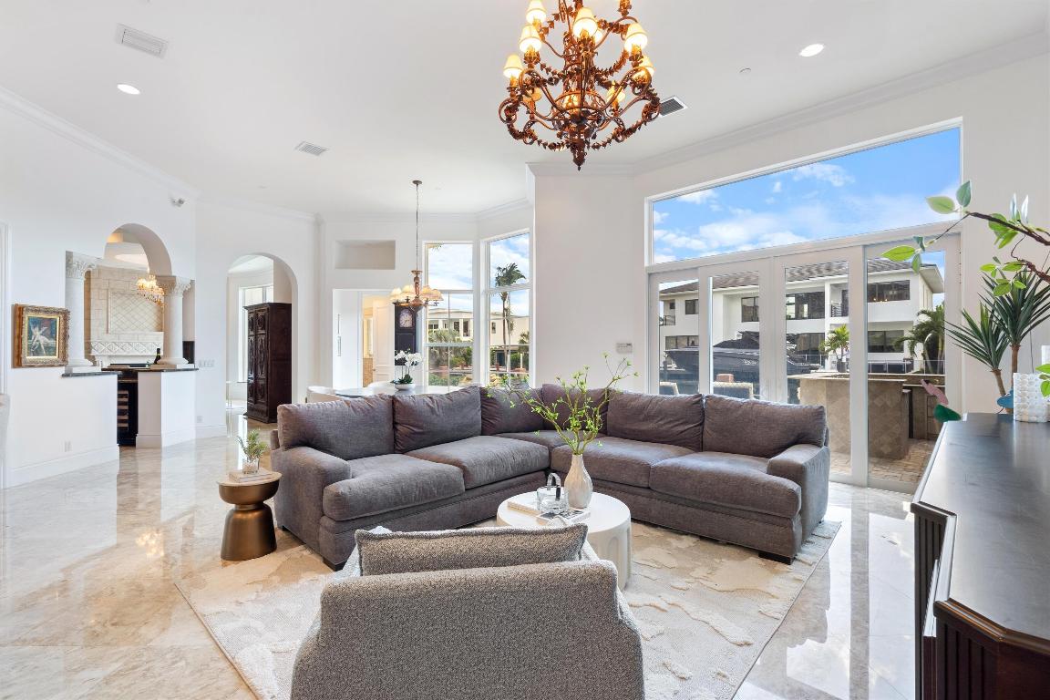 TROPIC ISLE - Residential