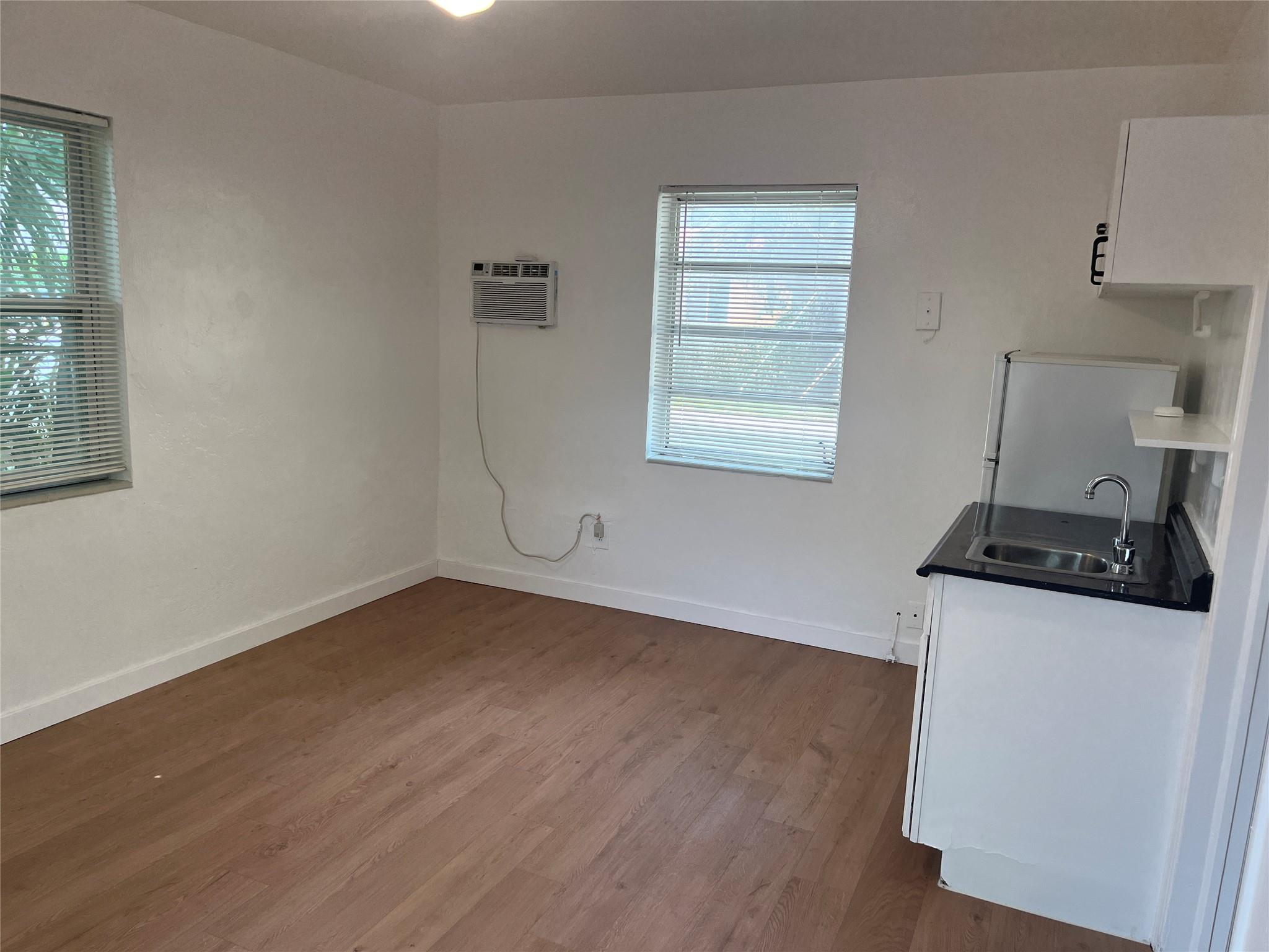 Hollywood 1-21 B - Residential Lease