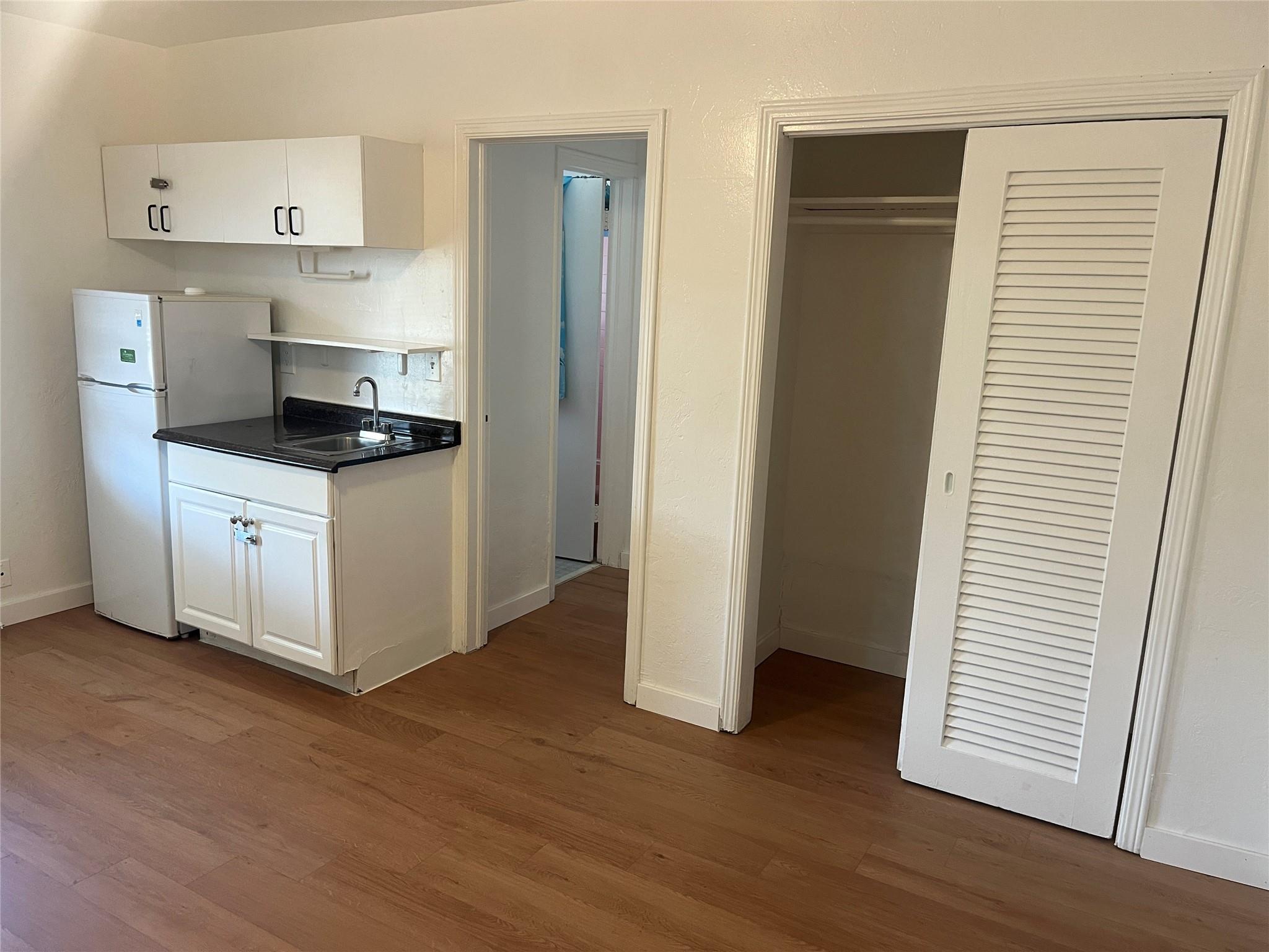 Hollywood 1-21 B - Residential Lease