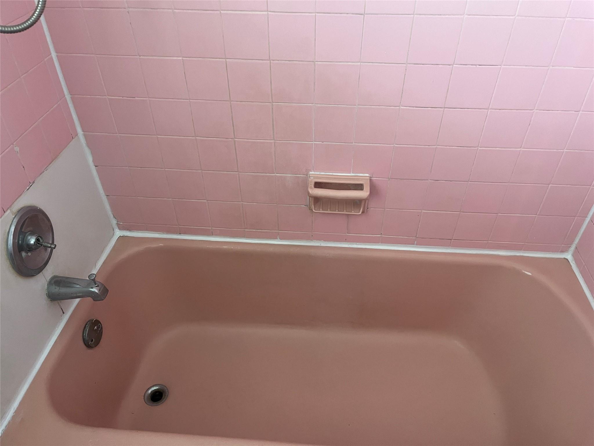 Hollywood 1-21 B - Residential Lease