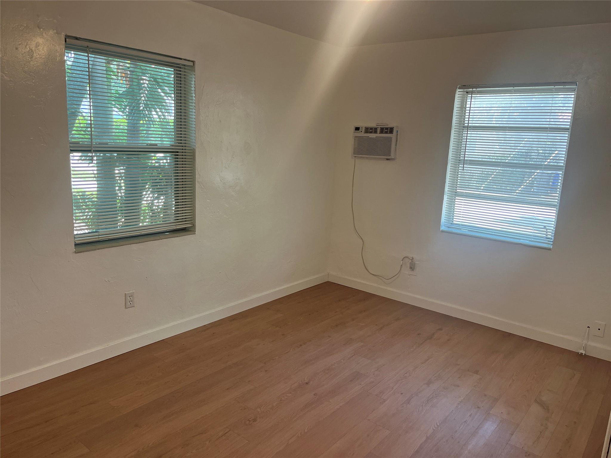 Hollywood 1-21 B - Residential Lease