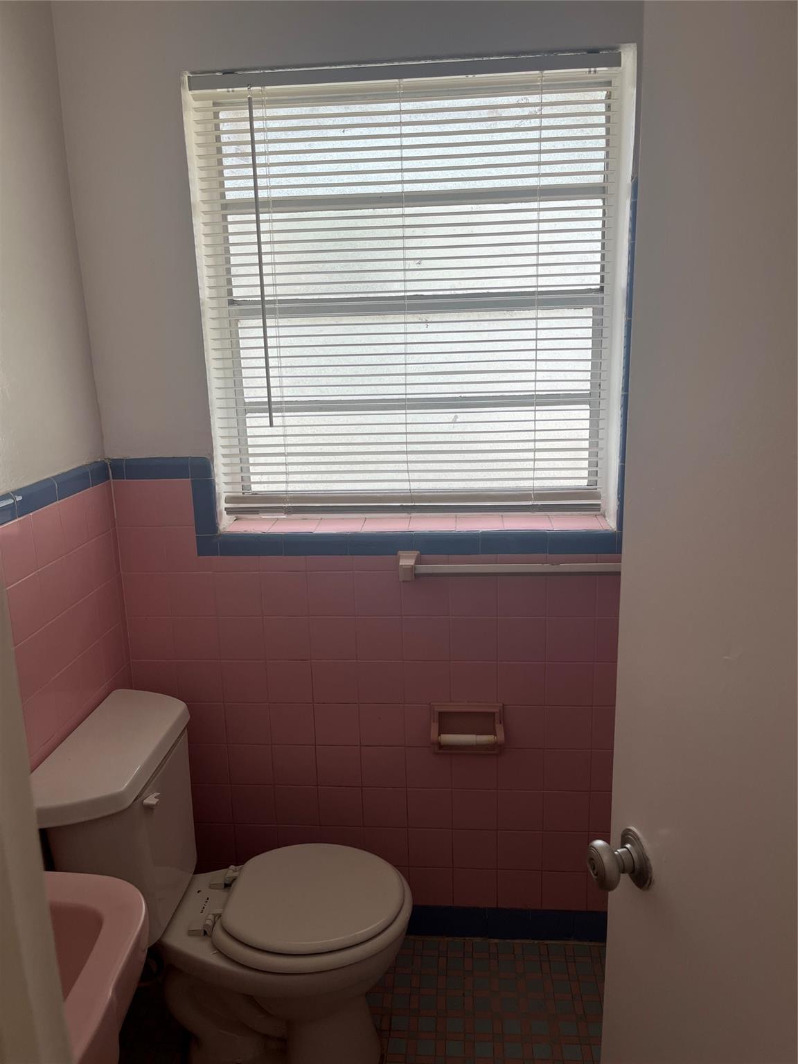 Hollywood 1-21 B - Residential Lease
