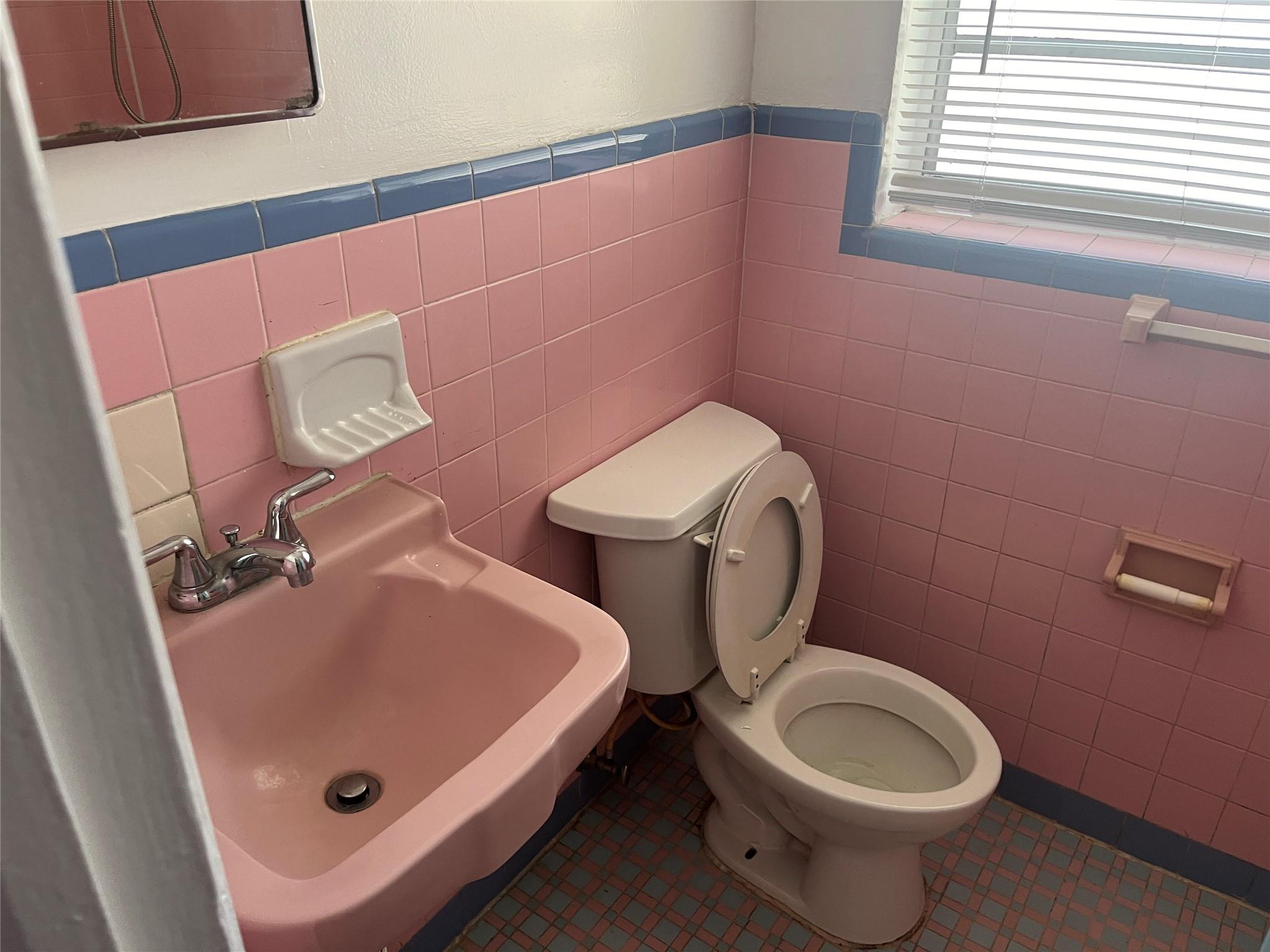 Hollywood 1-21 B - Residential Lease