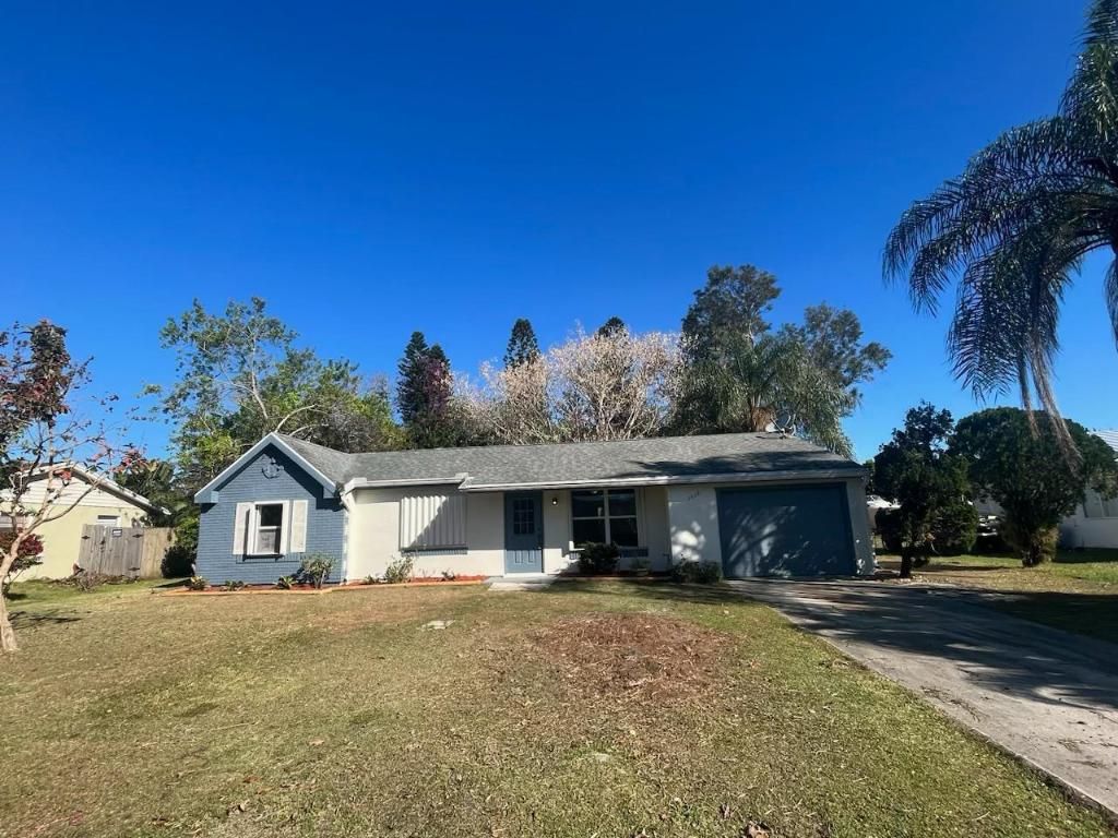 Photo of 2020 SE Hideaway Circle, Port Saint Lucie, FL 34952 (MLS # R10975411)