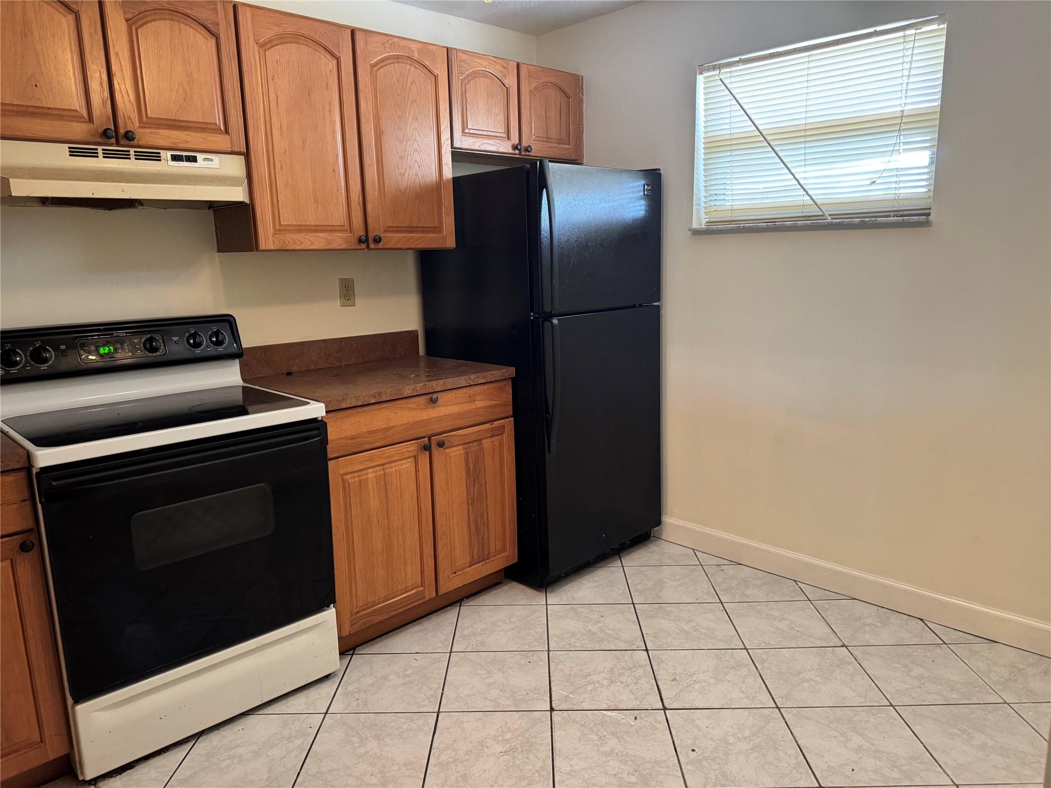 Sherwood Square Condo B - Residential Lease